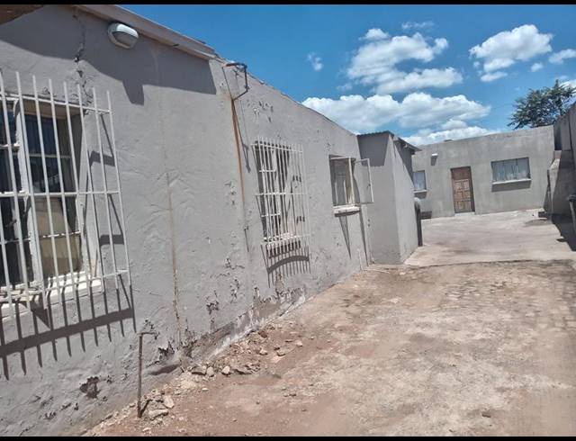 12 BEDROOM HOUSE FOR SALE IN GEDULD